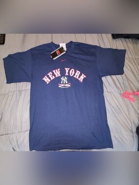 NWT Vintage Nike Team New York Yankees Navy Graphic Tee Size Medium MLB